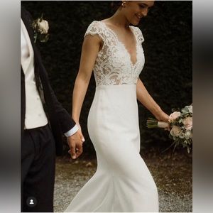 DESCRIPTION
Gowns:Anais Annette:Annalise
Size 14 \ Color as sampled